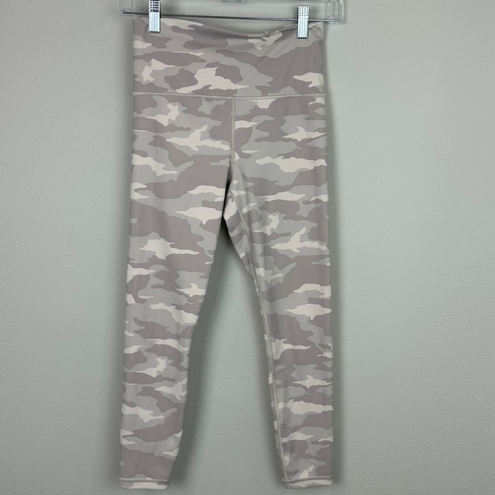 Athleta Elation Leggings Camo 7/8 Extra Small XS Workout Pants - Picture 3 of 5